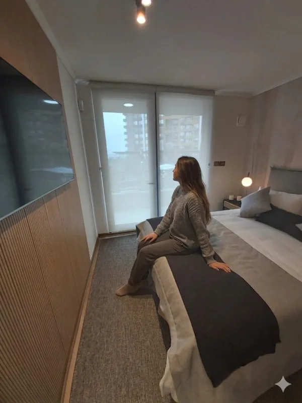 Instalación de cortinas blackout en Puerto Montt para reducir el ruido exterior y mejorar la aislación térmica en dormitorios y salas de estar.